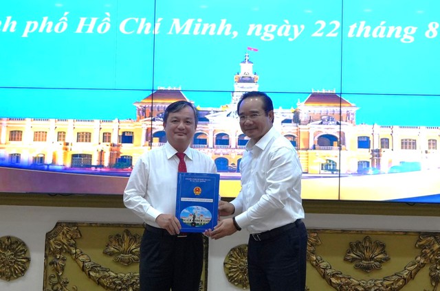 Trao quyết định bổ nhiệm Trưởng BQL các KCX&CN và Giám đốc Sở NN&MT- Ảnh 1. Trao quyết định bổ nhiệm Trưởng BQL các KCX&CN và Giám đốc Sở NN&MT- Ảnh 1.