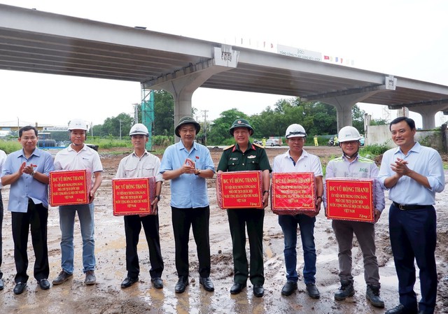 Đoàn công tác Quốc hội khảo sát một số công trình trọng điểm trên điạ bàn TPHCM- Ảnh 2.