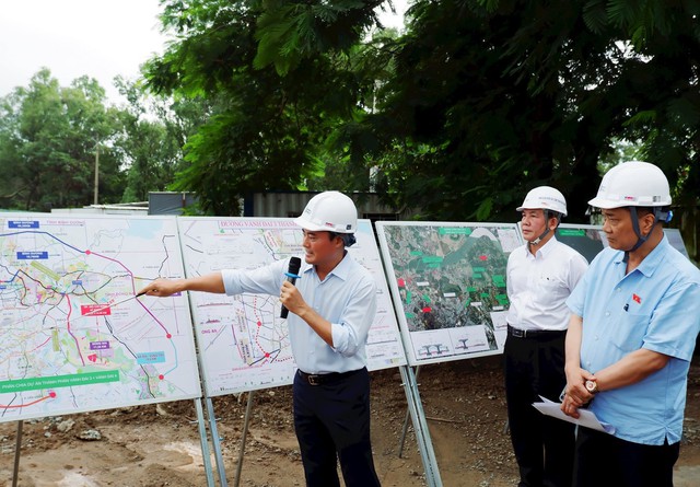 Đoàn công tác Quốc hội khảo sát một số công trình trọng điểm trên điạ bàn TPHCM- Ảnh 1.