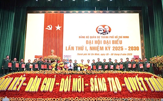 Xây dựng lực lượng vũ trang TPHCM chính quy, hiện đại, hoàn thành tốt nhiệm vụ trong giai đoạn mới- Ảnh 2.