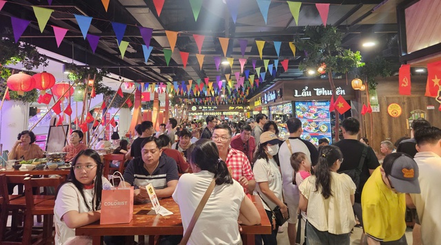 Mỗi ngày nghỉ lễ, ngành du lịch TPHCM thu hơn 1.000 tỷ đồng- Ảnh 1. Mỗi ngày nghỉ lễ, ngành du lịch TPHCM thu hơn 1.000 tỷ đồng- Ảnh 1.