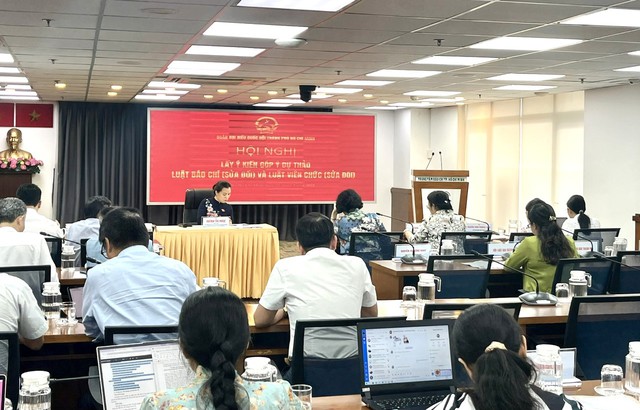 Cần có quy định bảo vệ nhà báo trên không gian mạng- Ảnh 2.