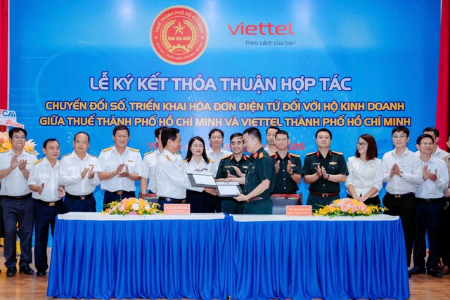 Thuế TPHCM và Viettel hợp tác triển khai hóa đơn điện tử cho hơn 200.000 hộ kinh doanh- Ảnh 1.