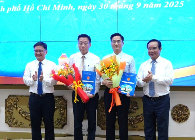 Chủ tịch UBND TPHCM trao quyết định bổ nhiệm lãnh đạo các sở, ngành- Ảnh 1.