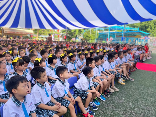 Các em học sinh TPHCM vui mừng khai giảng năm học mới- Ảnh 4. Các em học sinh TPHCM vui mừng khai giảng năm học mới- Ảnh 4.