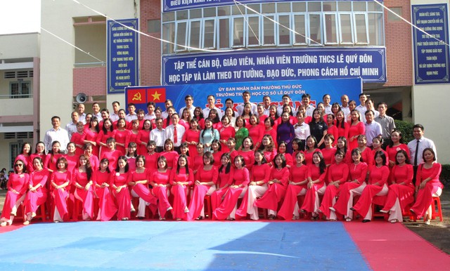 Nhiều trường học đón nhận Huân chương Lao động trong lễ khai giảng năm học mới- Ảnh 4. Nhiều trường học đón nhận Huân chương Lao động trong lễ khai giảng năm học mới- Ảnh 4.