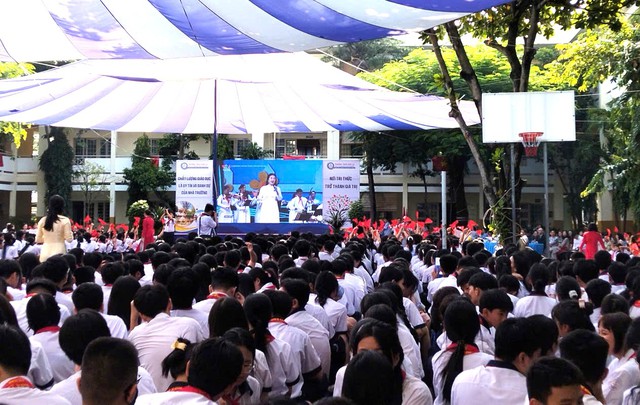 Các em học sinh TPHCM vui mừng khai giảng năm học mới- Ảnh 8. Các em học sinh TPHCM vui mừng khai giảng năm học mới- Ảnh 8.