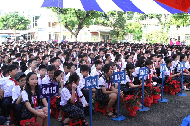 Các em học sinh TPHCM vui mừng khai giảng năm học mới- Ảnh 9. Các em học sinh TPHCM vui mừng khai giảng năm học mới- Ảnh 9.