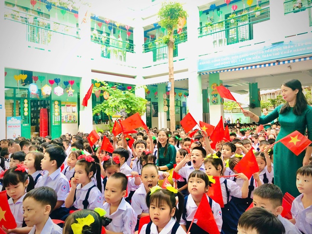 Các em học sinh TPHCM vui mừng khai giảng năm học mới- Ảnh 1. Các em học sinh TPHCM vui mừng khai giảng năm học mới- Ảnh 1.