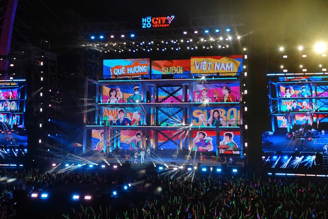 Pháo hoa rực sáng trên bầu trời TPHCM chào đón năm mới 2026- Ảnh 4.