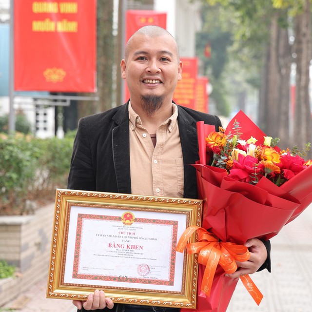 Hoạ sĩ Lê Hữu Hiếu - đưa lịch sử vào đời sống đương đại bằng nghệ thuật- Ảnh 1.