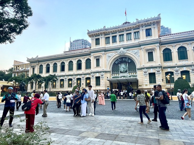 Các điểm vui chơi, trung tâm thương mại sôi động, sức mua tăng cao- Ảnh 2.