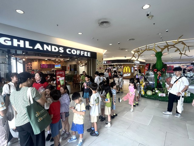 Các điểm vui chơi, trung tâm thương mại sôi động, sức mua tăng cao- Ảnh 3.