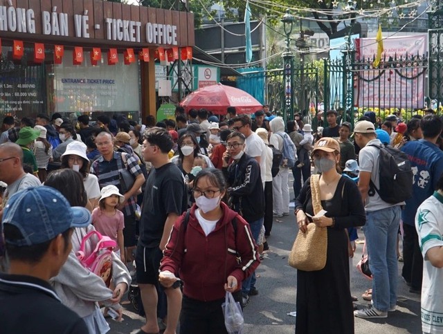 Các điểm vui chơi, trung tâm thương mại sôi động, sức mua tăng cao- Ảnh 1.