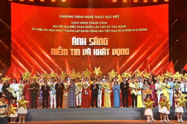 Chương trình nghệ thuật “Ánh sáng niềm tin và khát vọng” chào mừng Đại hội XIV của Đảng thành công - Ảnh 3.