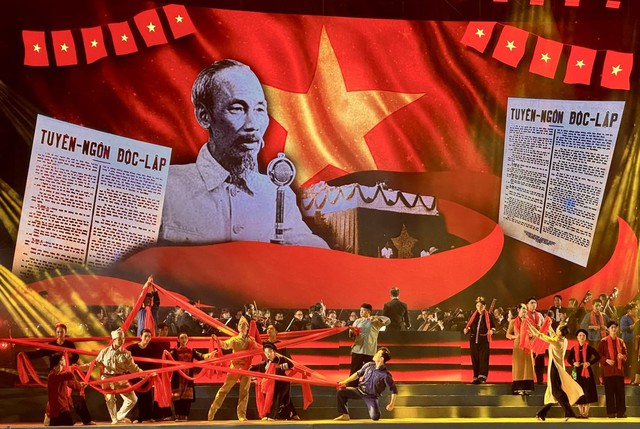 Chương trình nghệ thuật “Ánh sáng niềm tin và khát vọng” chào mừng Đại hội XIV của Đảng thành công - Ảnh 1.