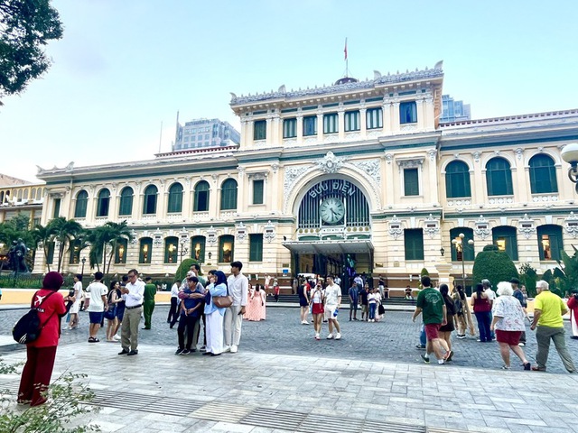 TPHCM: Doanh thu du lịch hơn 2.600 tỷ đồng trong 4 ngày nghỉ lễ Tết Dương lịch - Ảnh 1.