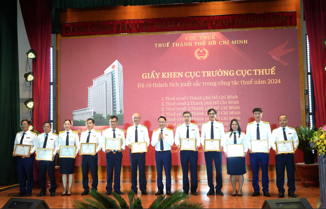 Thu ngân sách TPHCM lần đầu vượt mốc 800.000 tỷ đồng- Ảnh 3. Thu ngân sách TPHCM lần đầu vượt mốc 800.000 tỷ đồng- Ảnh 3.