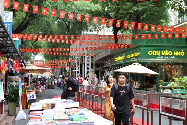 Đường sách TPHCM biểu tượng sinh động của tri thức và các giá trị nhân văn- Ảnh 3.