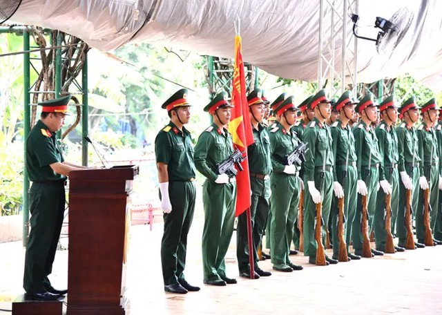 Tổ chức trang trọng lễ tiễn đưa 731 Anh hùng liệt sĩ quy tập tại Công viên Lê Thị Riêng về nơi an nghỉ- Ảnh 2. Tổ chức trang trọng lễ tiễn đưa 731 Anh hùng liệt sĩ quy tập tại Công viên Lê Thị Riêng về nơi an nghỉ- Ảnh 2.