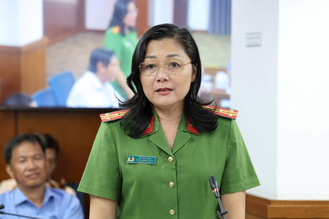 Người dân mua vé xe buýt và metro trên VNeID- Ảnh 1. Người dân mua vé xe buýt và metro trên VNeID- Ảnh 1.