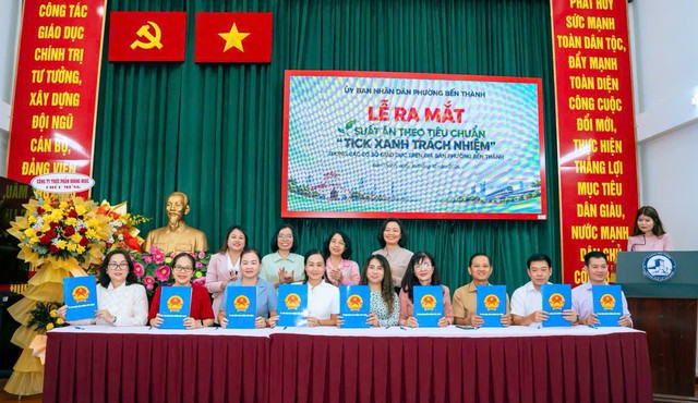 Phường Bến Thành ra mắt mô hình “Suất ăn theo tiêu chuẩn – Tick xanh trách nhiệm”- Ảnh 1. Phường Bến Thành ra mắt mô hình “Suất ăn theo tiêu chuẩn – Tick xanh trách nhiệm”- Ảnh 1.