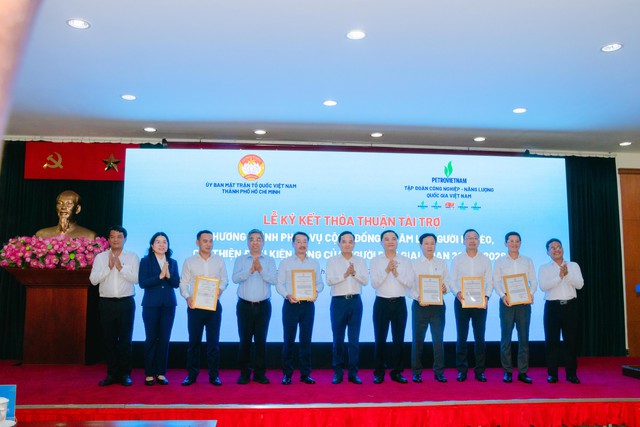 TPHCM và Petrovietnam phối hợp chăm lo an sinh xã hội, người lao động- Ảnh 2.