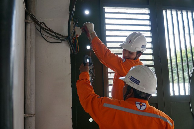 EVNHCMC hướng dẫn cách phòng tránh điện giật khi ngập nước- Ảnh 2. EVNHCMC hướng dẫn cách phòng tránh điện giật khi ngập nước- Ảnh 2.