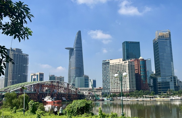 Hợp long cầu đi bộ qua sông Sài Gòn, mở ra biểu tượng mới của TPHCM- Ảnh 7. Hợp long cầu đi bộ qua sông Sài Gòn, mở ra biểu tượng mới của TPHCM- Ảnh 7.