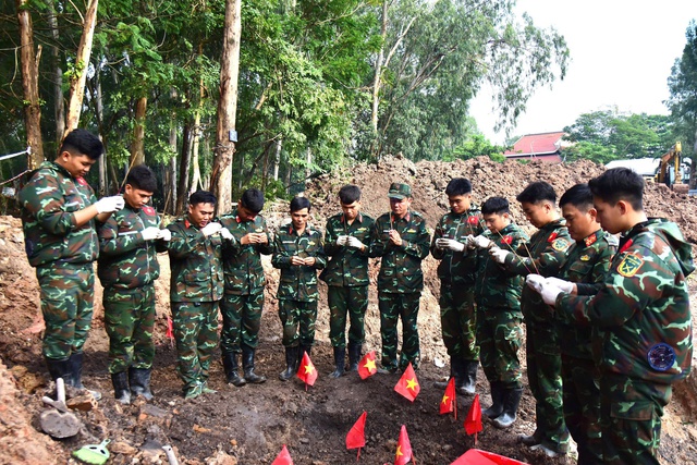 Thành phố tiếp tục đẩy mạnh tìm kiếm, xác minh thông tin mộ liệt sĩ - Ảnh 2.