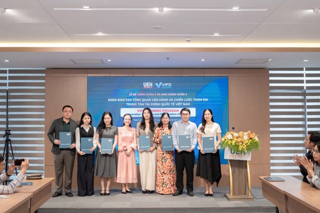 VIFC-HCMC và UEH: Tiếp tục triển khai đào tạo nguồn nhân lực chất lượng cao cho VIFC - Ảnh 2.