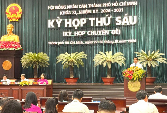 Thành phố quyết liệt đưa nghị quyết vào cuộc sống, tạo động lực tăng trưởng mới - Ảnh 2.