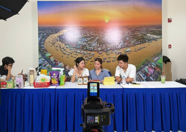 Kết nối thị trường, phát triển chuỗi giá trị hàng hóa giữa TPHCM và các tỉnh, thành- Ảnh 3. Kết nối thị trường, phát triển chuỗi giá trị hàng hóa giữa TPHCM và các tỉnh, thành- Ảnh 3.