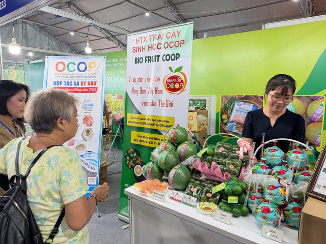Kết nối thị trường, phát triển chuỗi giá trị hàng hóa giữa TPHCM và các tỉnh, thành- Ảnh 6. Kết nối thị trường, phát triển chuỗi giá trị hàng hóa giữa TPHCM và các tỉnh, thành- Ảnh 6.