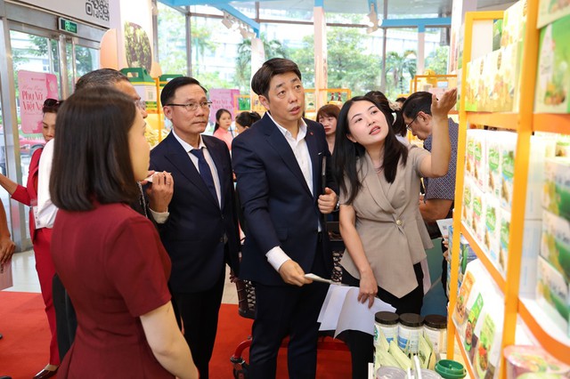 Tuần lễ kết nối, giới thiệu sản phẩm Việt tại Lotte Mart - Ảnh 1. Tuần lễ kết nối, giới thiệu sản phẩm Việt tại Lotte Mart - Ảnh 1.