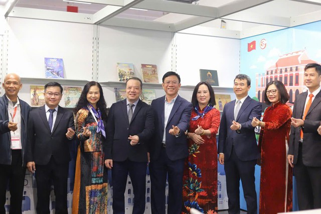 TPHCM giới thiệu nhiều ấn phẩm văn hóa Việt Nam tại Hội sách Frankfurt 2026- Ảnh 2. TPHCM giới thiệu nhiều ấn phẩm văn hóa Việt Nam tại Hội sách Frankfurt 2026- Ảnh 2.