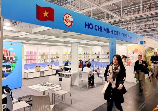 TPHCM giới thiệu nhiều ấn phẩm văn hóa Việt Nam tại Hội sách Frankfurt 2026- Ảnh 1. TPHCM giới thiệu nhiều ấn phẩm văn hóa Việt Nam tại Hội sách Frankfurt 2026- Ảnh 1.
