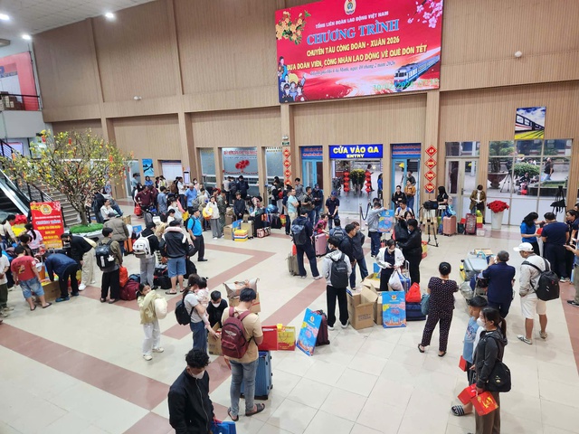 Chuyến tàu "Công đoàn - Xuân 2026" đưa gần 3000 đoàn viên về quê đón Tết- Ảnh 1.