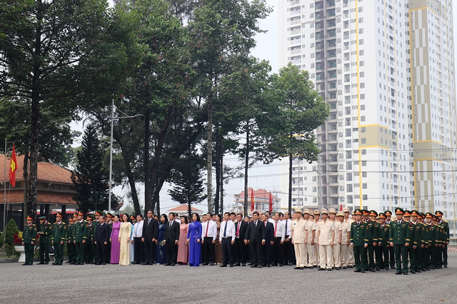 Lãnh đạo TPHCM tưởng nhớ Chủ tịch Hồ Chí Minh, các Mẹ Việt Nam Anh hùng, Anh hùng liệt sĩ- Ảnh 3.