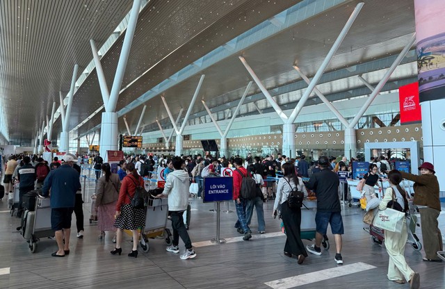 Các bến xe, sân bay trên địa bàn ghi nhận lượng hành khách tăng kỷ lục- Ảnh 3. Các bến xe, sân bay trên địa bàn ghi nhận lượng hành khách tăng kỷ lục- Ảnh 3.