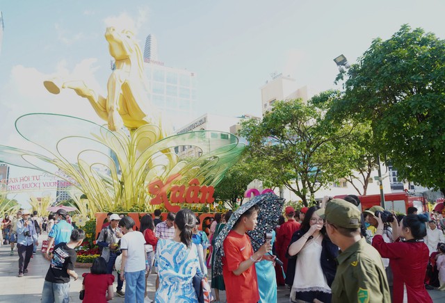 Nhiều hoạt động văn hóa, du xuân trong ngày đầu năm mới- Ảnh 1.