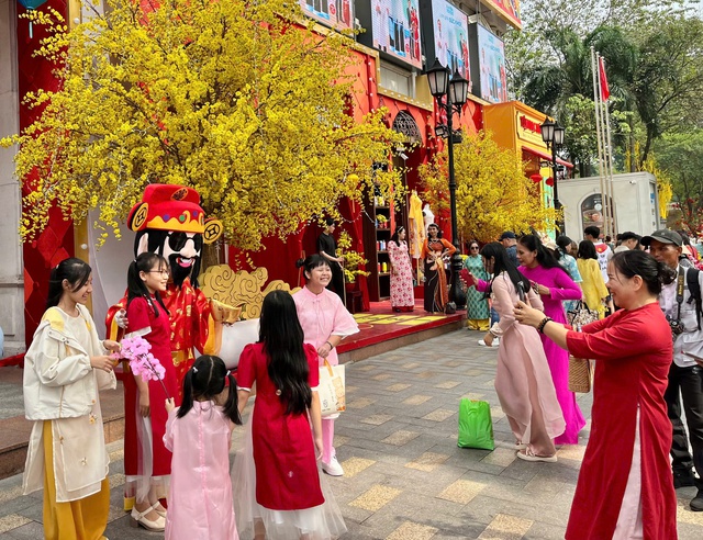 Nhiều hoạt động văn hóa, du xuân trong ngày đầu năm mới- Ảnh 8.