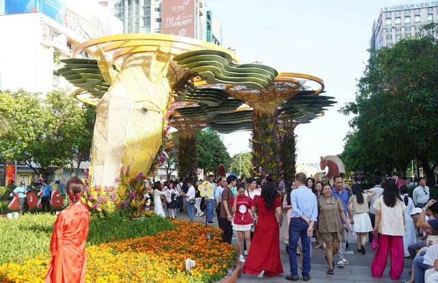 Nhiều hoạt động văn hóa, du xuân trong ngày đầu năm mới- Ảnh 2.