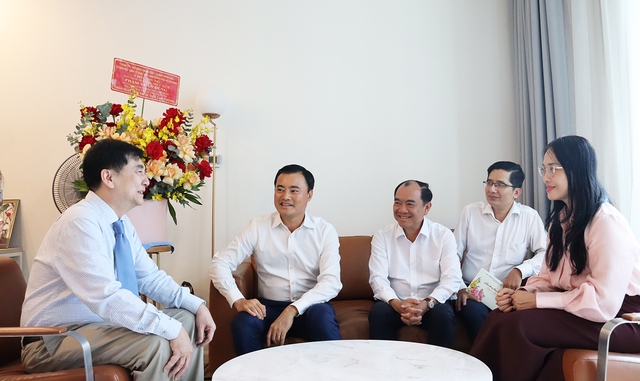 Lãnh đạo TPHCM thăm, tri ân cán bộ lão thành ngành y tế- Ảnh 2.