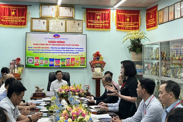 TPHCM: Nguồn hàng Tết dồi dào, giá cả ổn định- Ảnh 2.