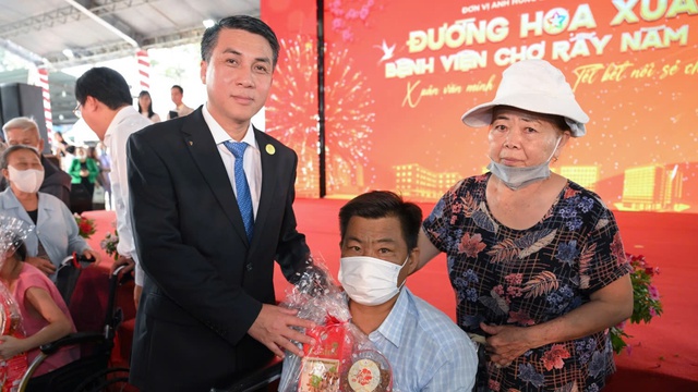 Bệnh viện Chợ Rẫy đem không gian Tết đến với bệnh nhân- Ảnh 3.