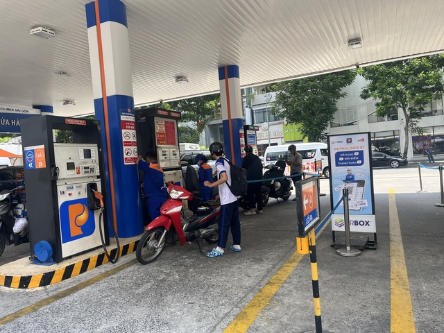 Nguồn cung xăng dầu đảm bảo, xử lý nghiêm các trường hợp găm hàng- Ảnh 2.