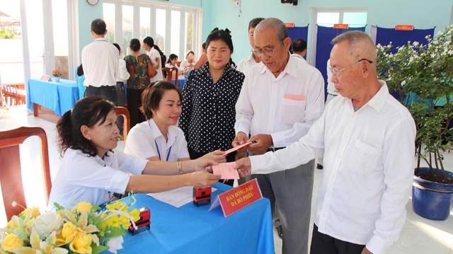 Hàng triệu cử tri TPHCM nô nức đi bầu cử sáng 15/3- Ảnh 9.