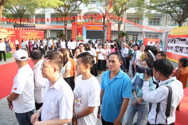 Hàng triệu cử tri TPHCM nô nức đi bầu cử sáng 15/3- Ảnh 3.