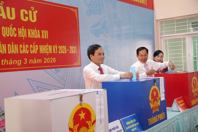 Hàng triệu cử tri TPHCM nô nức đi bầu cử sáng 15/3- Ảnh 2.